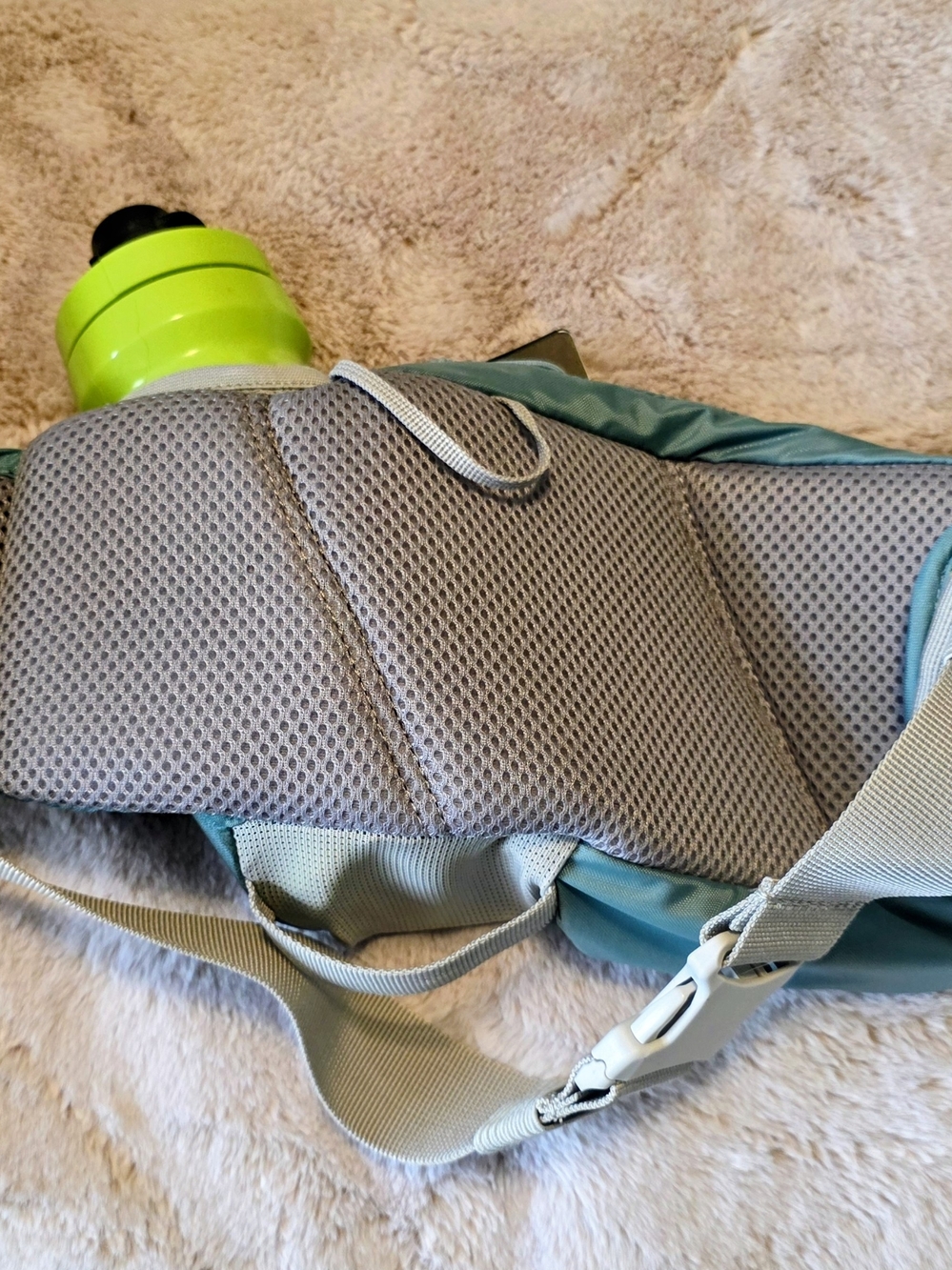 CamelBak Sage Green Men’s Waist Pack with Lime Bottle - Picture 3 of 5